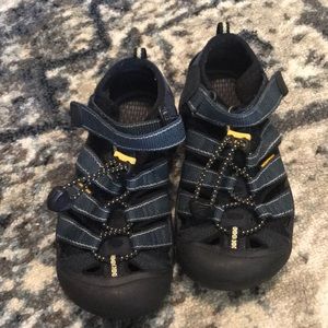 Keen sandals size 12 navy